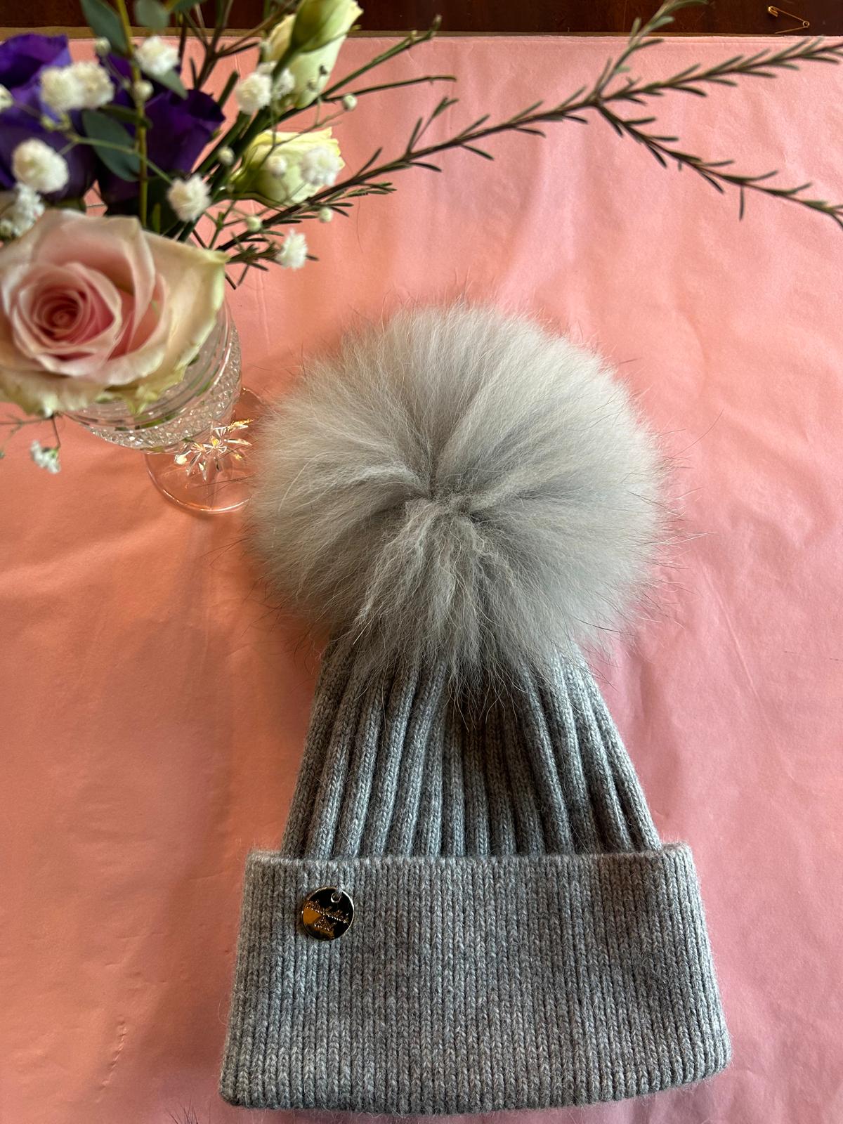 3386 Cashmere Pompom Hats - Light Grey